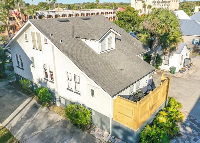 Old Mission Guest Suite - Charming Apartment, 15 Min Walk To Downtown!